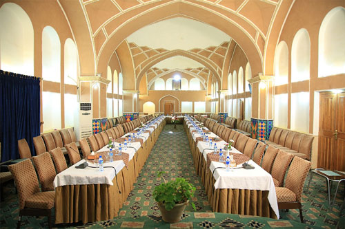 سالن کنفرانس هتل مشیر الممالک یزد